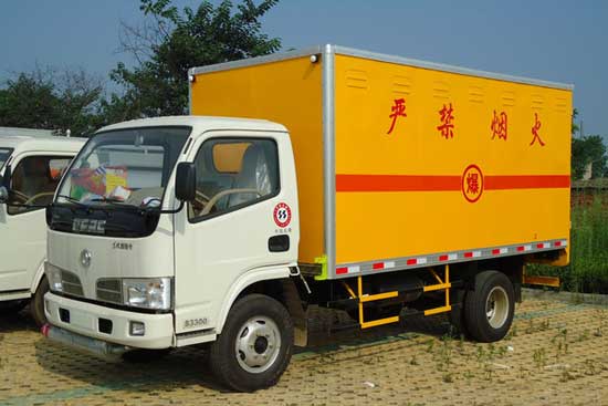 爆破器材運(yùn)輸車