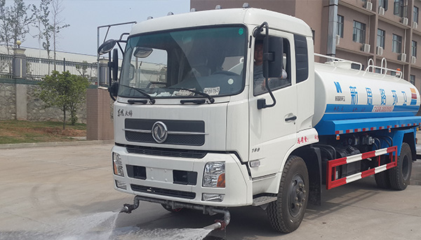 湖北程力東風(fēng)天錦灑水車(chē)火熱搶購(gòu)中