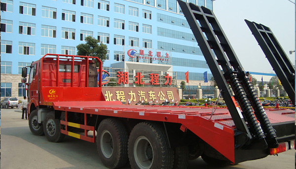 湖北程力集團(tuán)平板運(yùn)輸車(chē)的保養(yǎng)與介紹