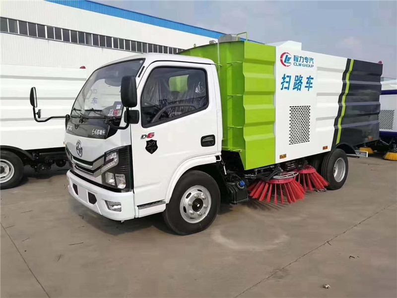 國(guó)六東風(fēng)多利卡5方掃路車(chē) 國(guó)六東風(fēng)多利卡5方掃路車(chē)